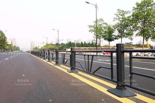 道路隔離帶護欄